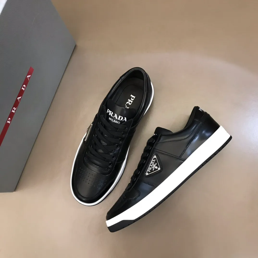 P380 Yuan 38-45 Prada Prada’s new men’s leather sports shoes, the highest version on the market, any comparison is welcome🆚! The original leather has excellent texture and is super high-end! Fetal sheep net lining imported from Italy, removable pad! Luxurious materials and fine workmanship, highly recommended!